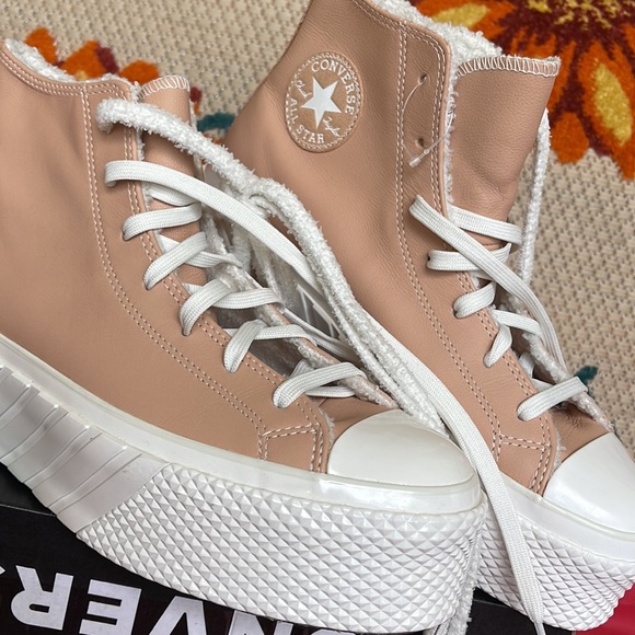 Converse 573073C
CTAS LIFT 2X HI
VACHETTA BEIGE/VINTAGE WHITE
WMNS Platforms - Picture 10 of 16